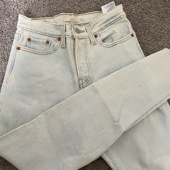 Levi’s wedgie light wash jeans - Picture 4 of 5